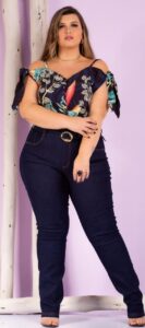 Calça jeans com cinto