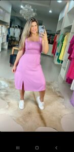 Vestido midy com elastec rosa